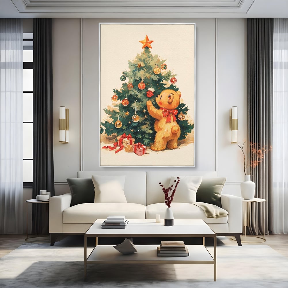 Tablou canvas cu ilustratie cu ursulet si brad de craciun, in rama de aluminiu argintiu, pe perete intr-un living